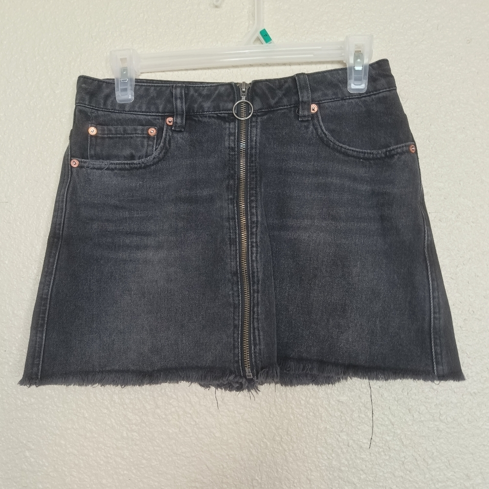 WE THE‎ FREE short black denim skirt size 25 zipper front with pockets